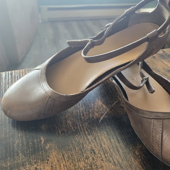Merrel Dark Earth Womens 6.5 Strp Flats Comfort - Picture 1 of 9
